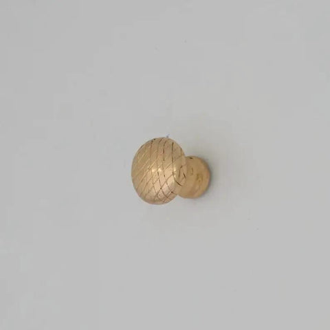 Gold Plated Shell Cabinet Knob Vintage Geometric Drawer Pull For Dresser Kitchen Furniture showing a shiny round knob with textured design.