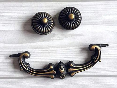 Top Shelf Vintage Style Bail Drawer Pull In Antique Brass With Gold Accent For Kitchen Cabinets And Dressers Built Like A Tank Rock Solid Zinc Alloy Weekend Home Upgrade Ready To Install with decorative knobs.