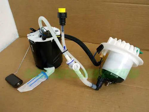 New Genuine Engine Fuel Pump For Land Rover LR2 Range Rover Sport Direct Fit Replacement LR038599 Heavy Duty Electric Inline Unit, top view.