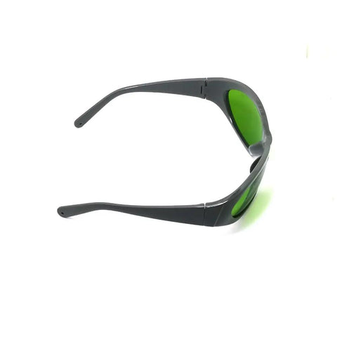 Heavy Duty Laser Safety Glasses With Crystal Clear Lenses Providing Straight Up Protection Against 660nm And 800 To 1095nm Wavelengths Featuring OD5 Rating For Labs And Clinics, side view, gray frame, green lenses.