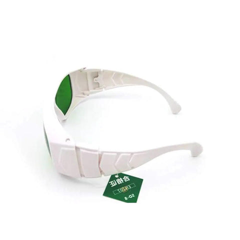 Professional Laser Safety Glasses For Semiconductor And Fiber Lasers 1350Nm 1550Nm 1610Nm Od4Plus Eye Shields with green lenses side view
