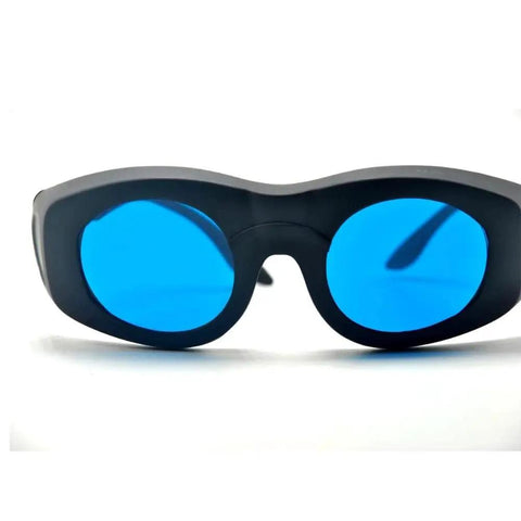 Kickbutt CE Certified IR Laser Safety Goggles With No Cap OD6 Plus Protection For 600 To 1100Nm Wavelengths Blocking 808Nm 980Nm And 1064Nm He Ne Diode Ruby YAG And Alexandrite Lasers front view with blue lenses