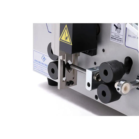 Close-up of the cutting mechanism on the Heavy Duty Automatic Cable Cutting And Stripping Machine Digital Control For 0.2 To 10mm2 Wire Up To 7000 Pieces Per Hour.