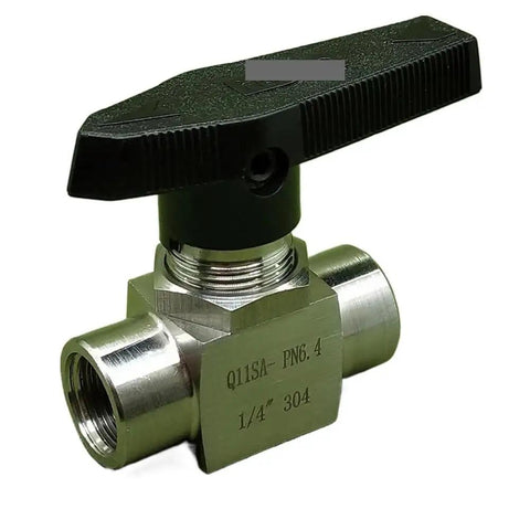 Heavy Duty 1 Inch BSPP Female Ball Valve Crafted From 304 Stainless Steel, featuring a black handle for precise flow control.