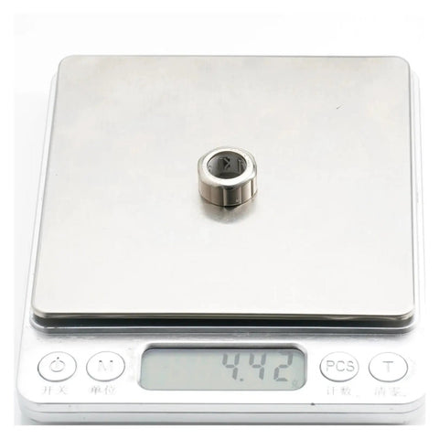 Five Piece One Way Clutch Needle Roller Bearing Set 10X16X8 Mm on scale showing weight of 4.42 grams, compact design.