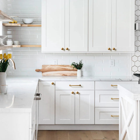 White kitchen with Six Pack Antique Brass Cabinet Pulls Zinc Alloy Hardware For Drawer Kitchen Cupboard 5.04 Inch Center To Center