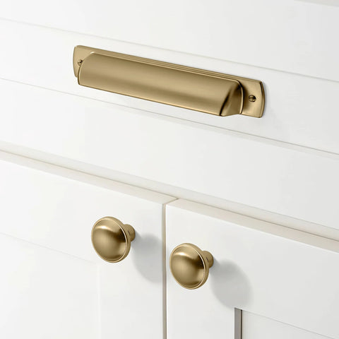Champagne bronze cabinet pull installed on white cupboard door, part of 10 Pack Champagne Bronze Cabinet Handles 5.9 Inch Length Center To Center 5 Inches Heavy Duty Zinc Alloy Kitchen Cabinet Pulls For Cupboards Drawers And Dressers 0.5 Inch Width 1.18 Inch Projection.