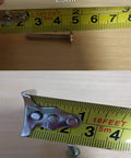 Measurement of metal screws using a tape measure showing sizes 2.5cm and 3mm on a wooden surface.