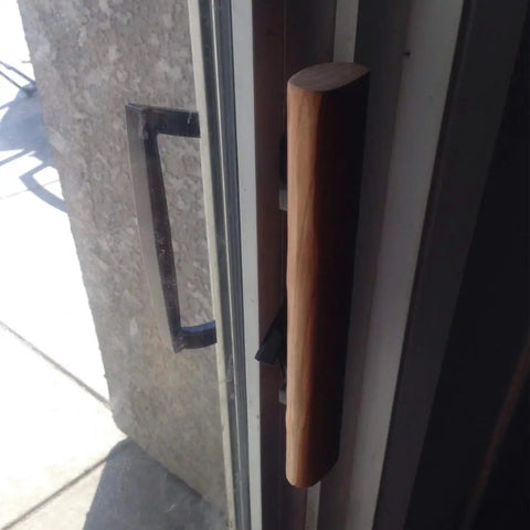 Sliding Glass Patio Door Handle Set With Oak Interior And White Diecast Exterior Finish, Mortise Lock, 3-15/16 Inch Spacing