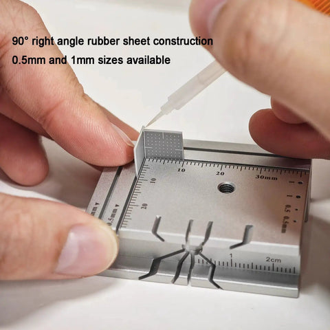 Mini Table Top Bench Vise For Model Building And Jewelry Making 0.005mm High Precision Clamp Split Type Design With Handy Workbench Base Small Parts Holder For Delicate Parts And Detailed Assembly, holding a tiny part with 0.5mm and 1mm sizes
