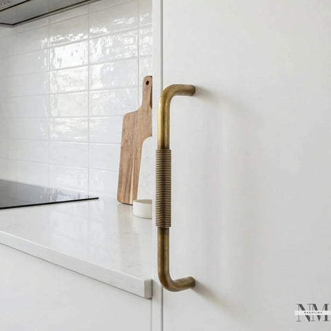 Solid Brass Cabinet Handle With Coiled Wire Grip, Vintage Industrial Style, Antique Brass Finish, Handcrafted Hardware For Cabinets Or Drawers, Durable Metal Pull With Boss Retro Vibe, 40 Cm Tall.