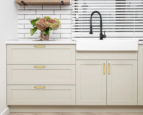 A Must Have Hella Sturdy Brushed Brass Cabinet Handles And Pulls With 5 Inch Center To Center Spacing For Kitchens And Drawers Features A Clean Look And Comes In A 30 Pack Bulk Set on kitchen drawers and cabinets.
