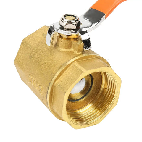 Heavy Duty DN32 Brass Ball Valve Featuring Smooth Quarter Turn For Water Oil And Gas Lines High Pressure 1.6MPa Rating close-up view showing brass finish and lever.