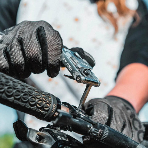 Cyclist using Compact Bike Multi Tool With Stainless Steel Bits, Alloy Side Plates, Hex 2, 2.5, 3, 4, 5, 6, 8 Mm, Torx T10