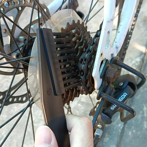 Using Bike And Motorcycle Chain Cleaning Tool Set 5 Piece Kit Pro Grade With Sprocket Scraper on bike sprocket