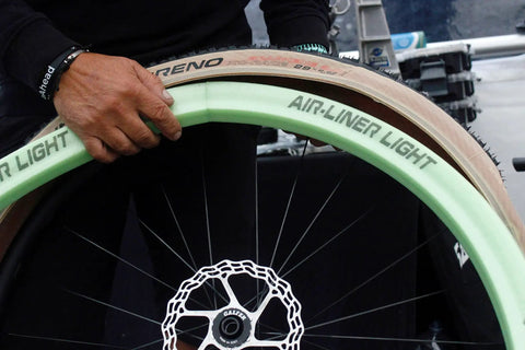 Inserting Air Liner Light XC Trail Mountain Bike Tire Insert 29x2.1 to 2.4 inch, ultra lightweight about 50 grams.