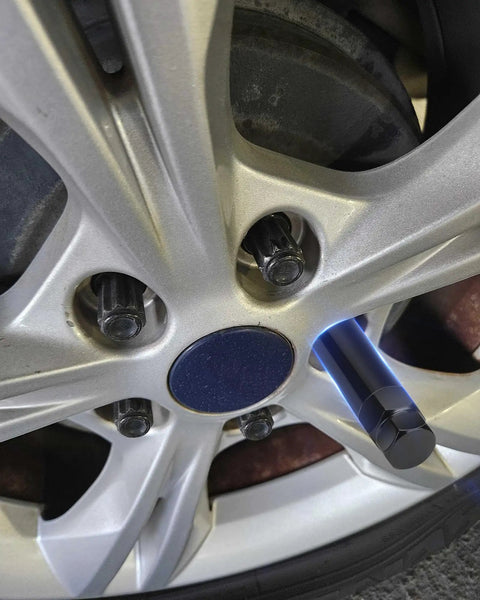 Top Notch 10 Spline Lug Nut Key For Car Wheels Replacement Ta23 21 22 Wrench Socket Tool fitted on car wheel lug nut.