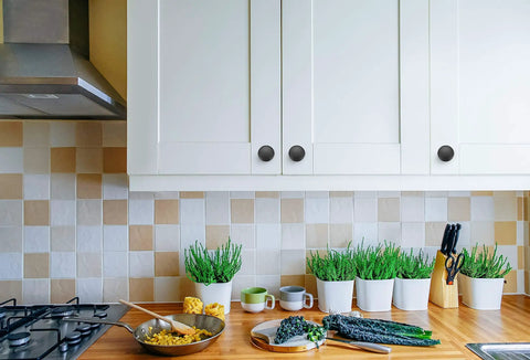 Modern kitchen with 60 Pack Matte Black Zinc Kitchen Cabinet Knobs And Drawer Pulls for Dressers on white cabinets.
