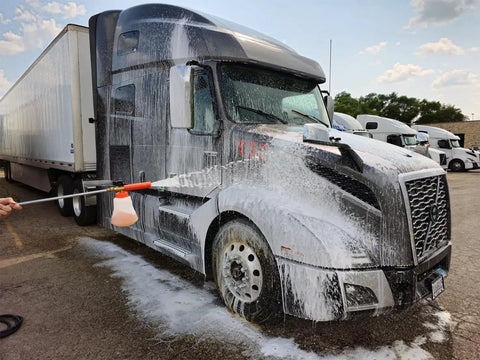 Touchless Heavy Equipment Cleaner One Step Detergent Soap Concentrate Foam For Construction Gear And Work Trucks No Brushing Commercial Grade Auto Foam Cleaner Dilutable Easy Rinse One Gallon applied on semi-truck