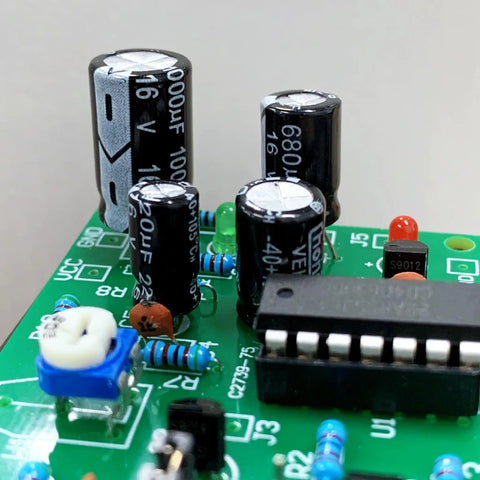 Close-up of Killer Aluminum Electrolytic Capacitor Assortment Kit with 1000uF and 680uF capacitors on a circuit board.