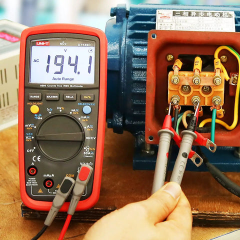 UT139C Digital Multimeter Auto Range True RMS Meter Handheld Tester 6000 Count Voltmeter measuring voltage on machinery
