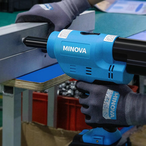 Heavy Duty Brushless Cordless Rivet Gun With 18V 4Ah Battery fastening aluminum sheet with black rivet.