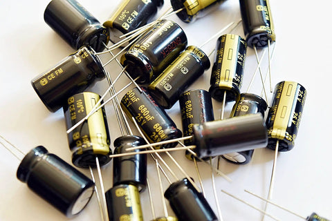 Top Shelf Low Impedance Electrolytic Capacitors 1000 Uf 35 Volt Bulk Pack, 105°C rated, various sizes scattered.